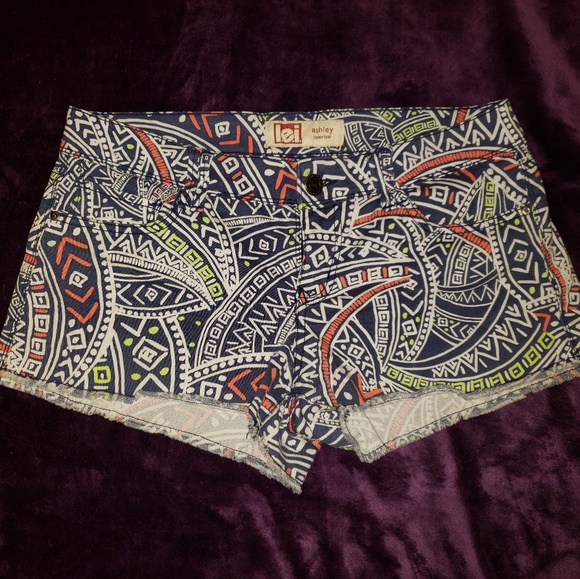 lei Patterned Shorts - Picture 1 of 4